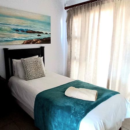 Blue Sea Guest House Ист-Лондон Экстерьер фото