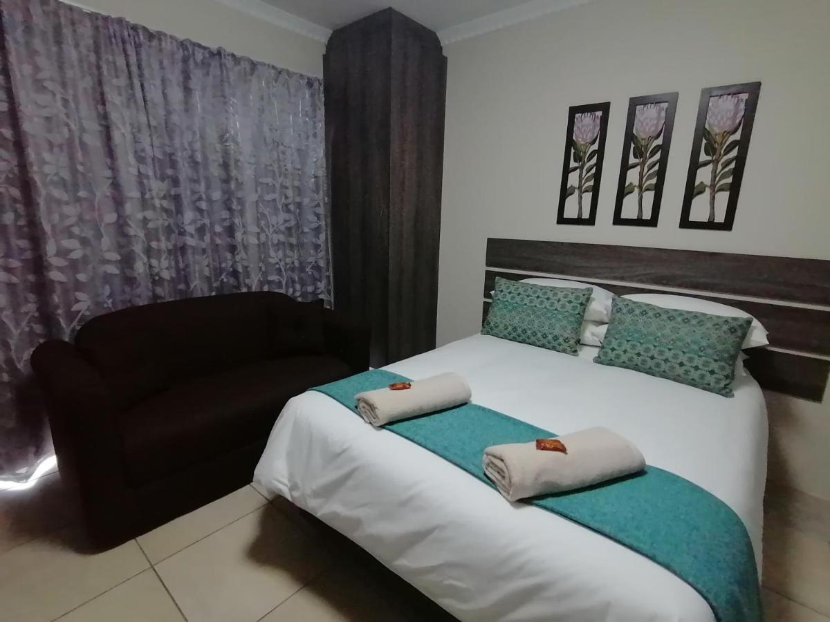 Blue Sea Guest House Ист-Лондон Экстерьер фото