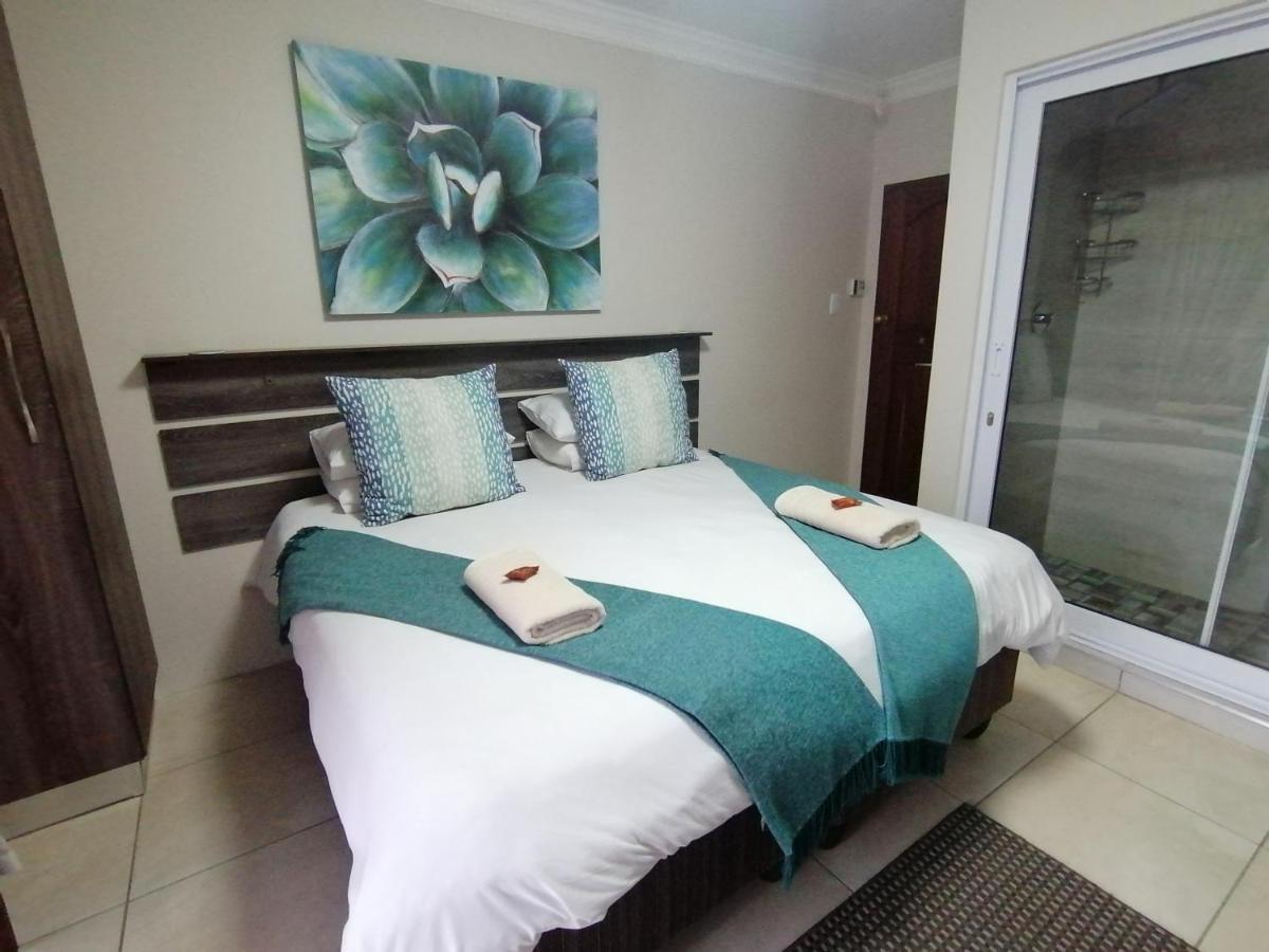 Blue Sea Guest House Ист-Лондон Экстерьер фото