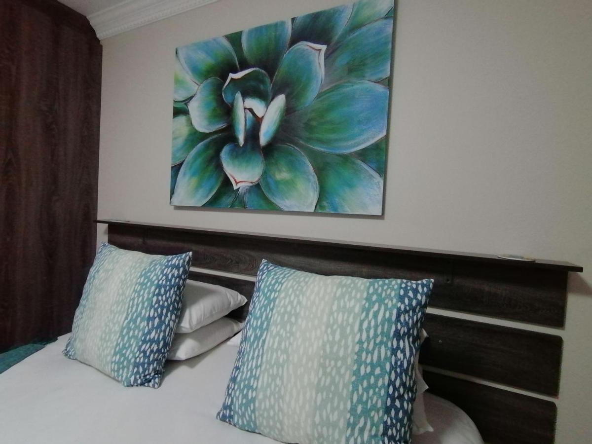 Blue Sea Guest House Ист-Лондон Экстерьер фото