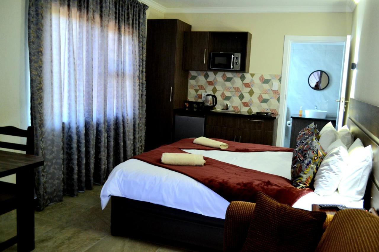 Blue Sea Guest House Ист-Лондон Экстерьер фото