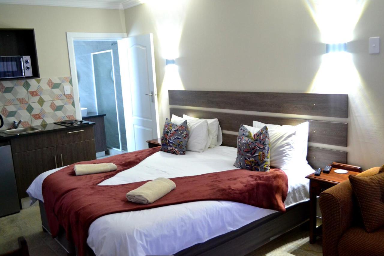 Blue Sea Guest House Ист-Лондон Экстерьер фото