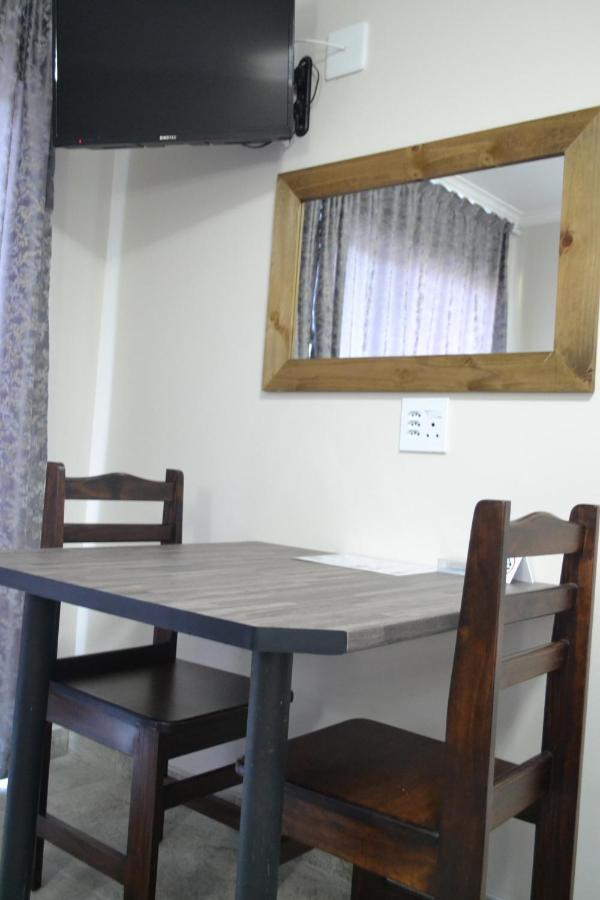 Blue Sea Guest House Ист-Лондон Экстерьер фото