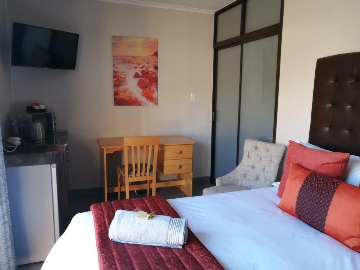 Blue Sea Guest House Ист-Лондон Экстерьер фото