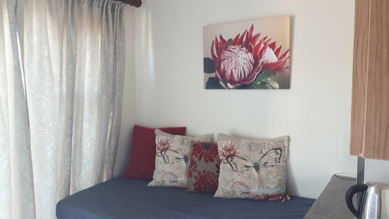 Blue Sea Guest House Ист-Лондон Экстерьер фото